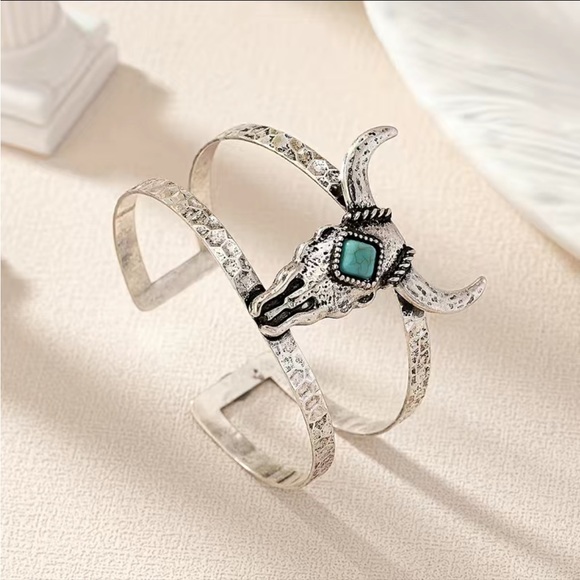 🌵Western Cow Cattle Head Turquoise Decor Cuff Bracelet - Picture 3 of 7